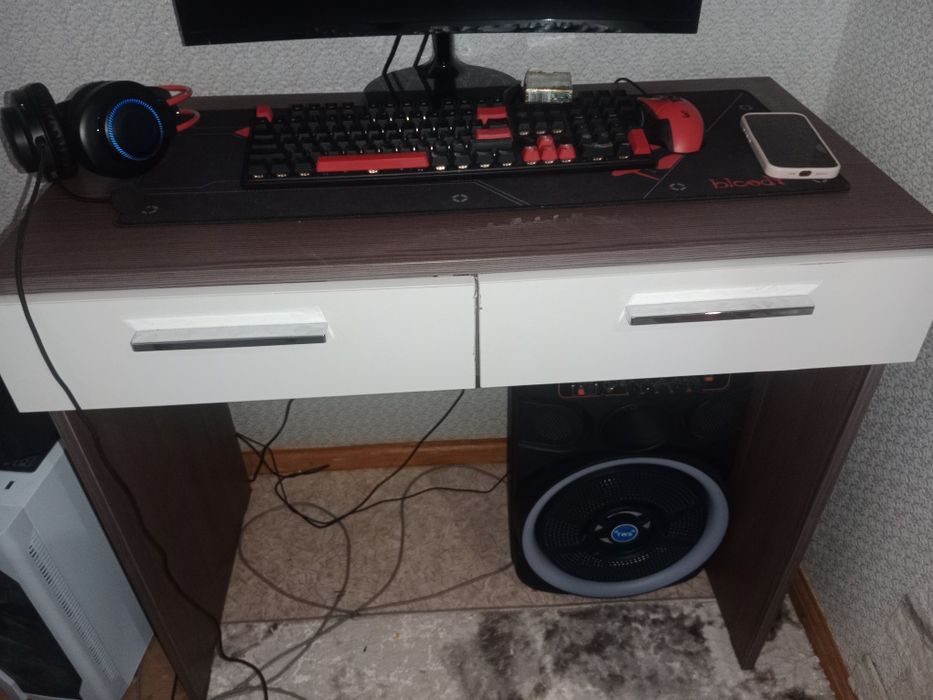 Продается стол под компьютер