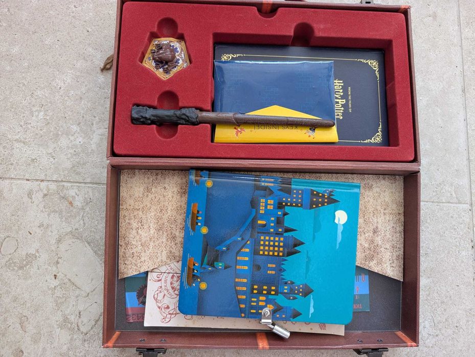 Harry Potter: Hogwarts Trunk Collectible Set