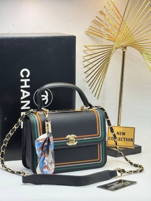 Geanta Chanel noua !!! Dimensiuni 21/15 !!!