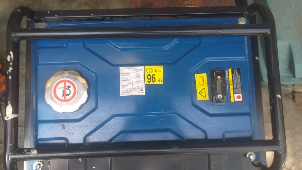 Vand 2 generatoare curent pe benzina