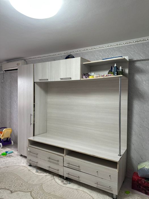 шкаф для вещей и для телевизор