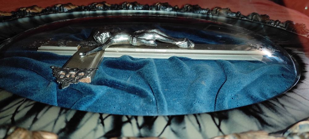 CRUCIFIX TABLOU OVAL
vechime cca 80 ani