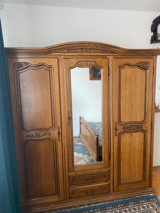 Vand dormitor din lemn, stare foarte buna