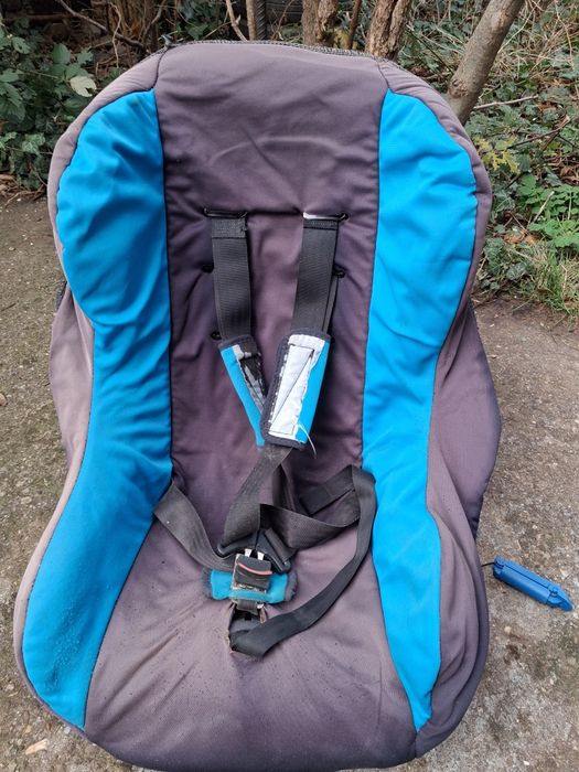 Продавам столче за кола от 2-6г