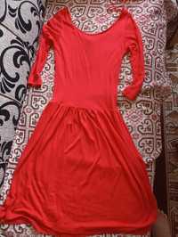 Червена трикотажна рокля