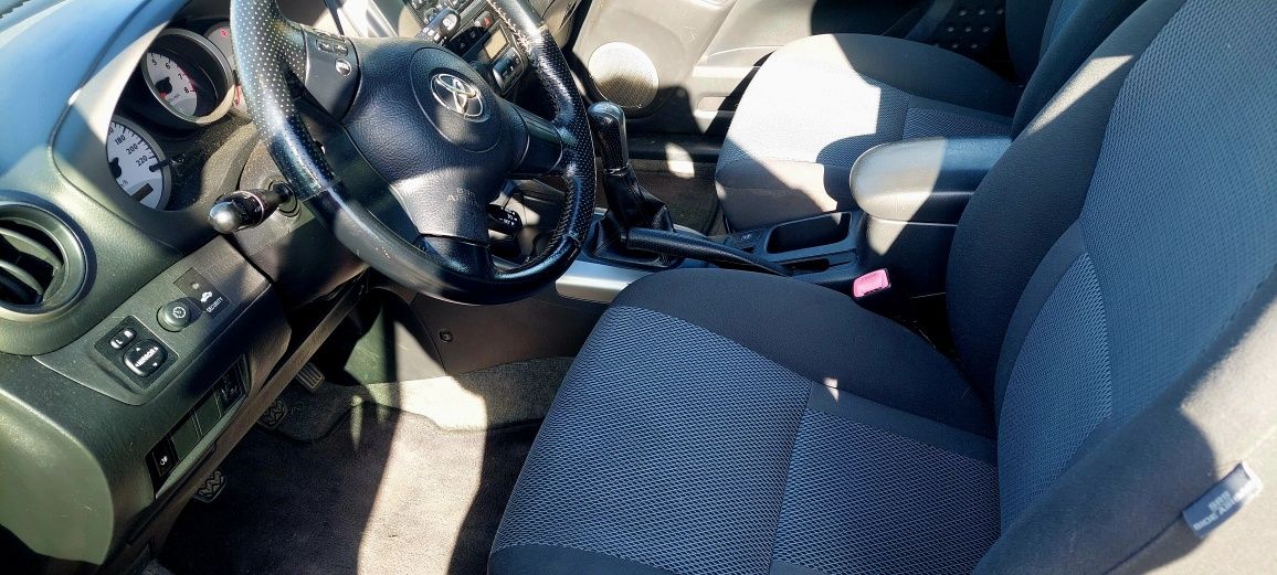 Автомобил Тойота Rav4