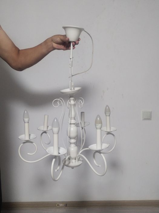 Люстра в хорошем состояний