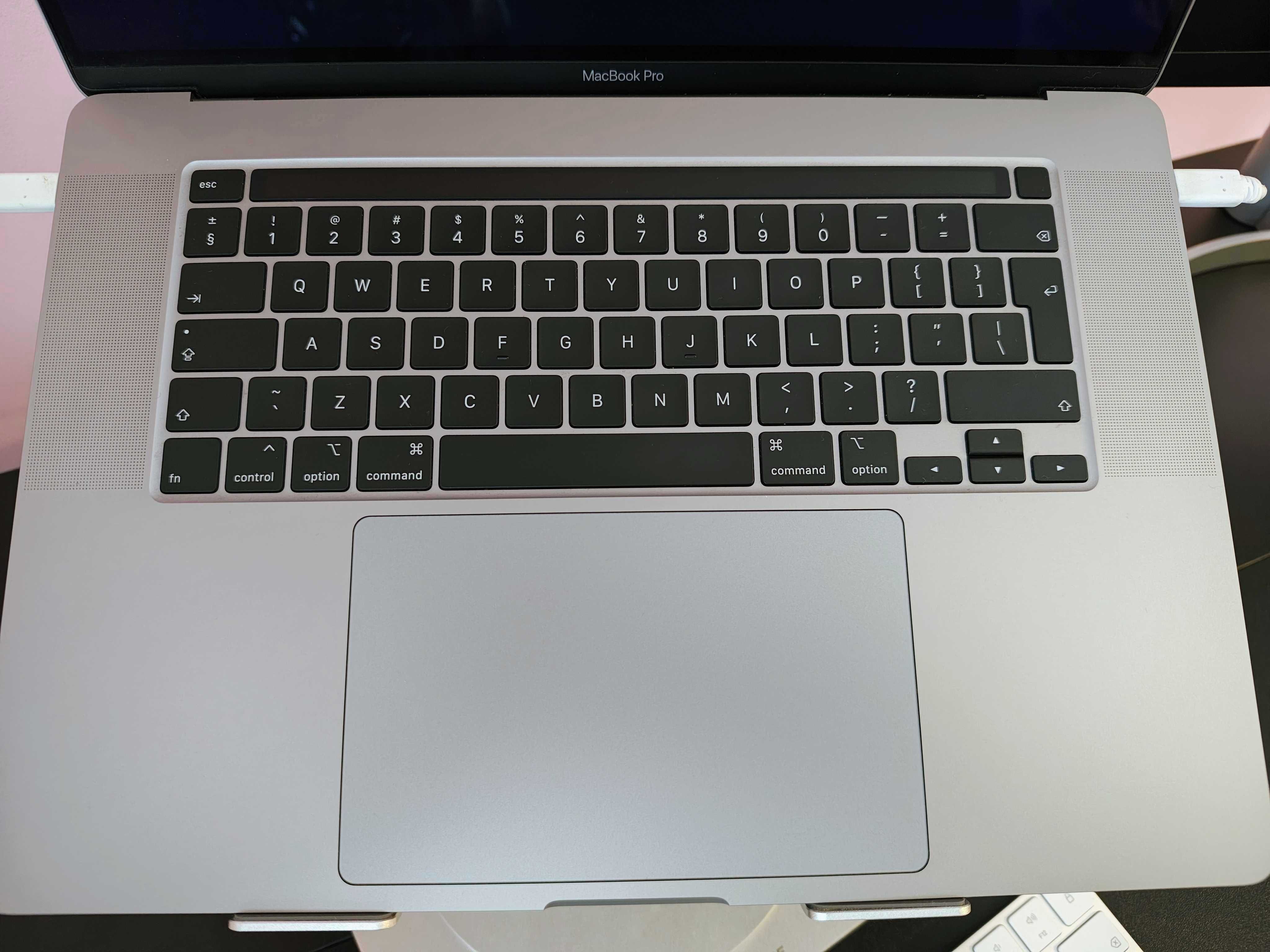 MacBook Pro 16 I9 2,4GHz 32 GB ram 512SSD AMD 5300M 4Gb/UHD 630 1.5Gb