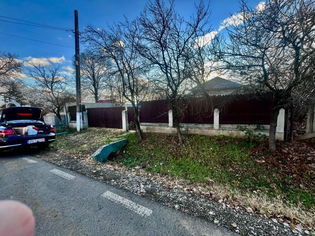 Casa locuibila+teren apa,curent electric