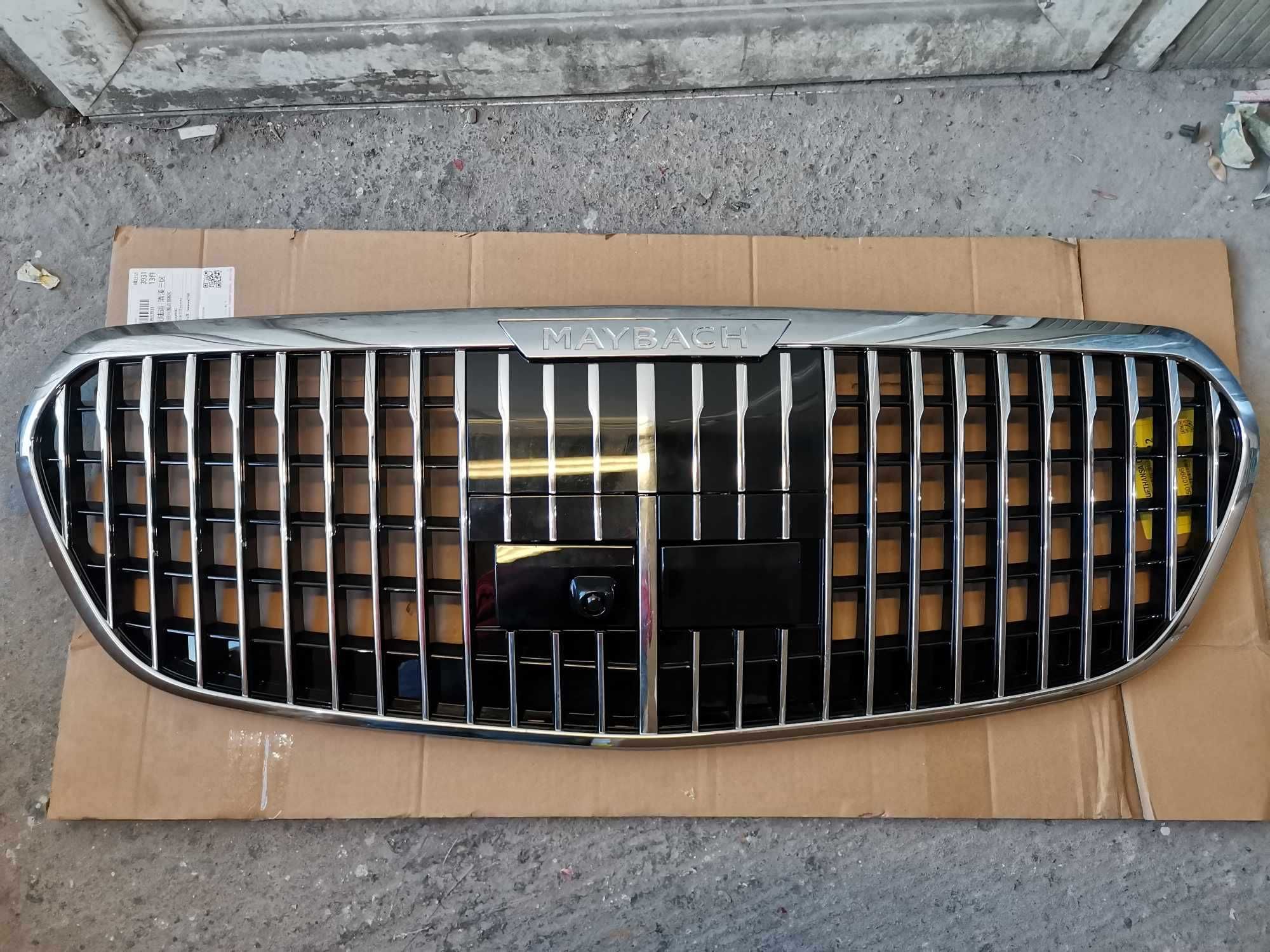 Предна решетка за Mercedes S-Class W223 MAYBACH с отвор за камера