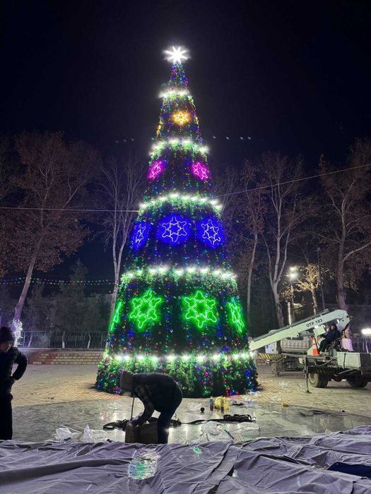 Установка новогодних ёлок || Yangi yil archasini o'rnatish