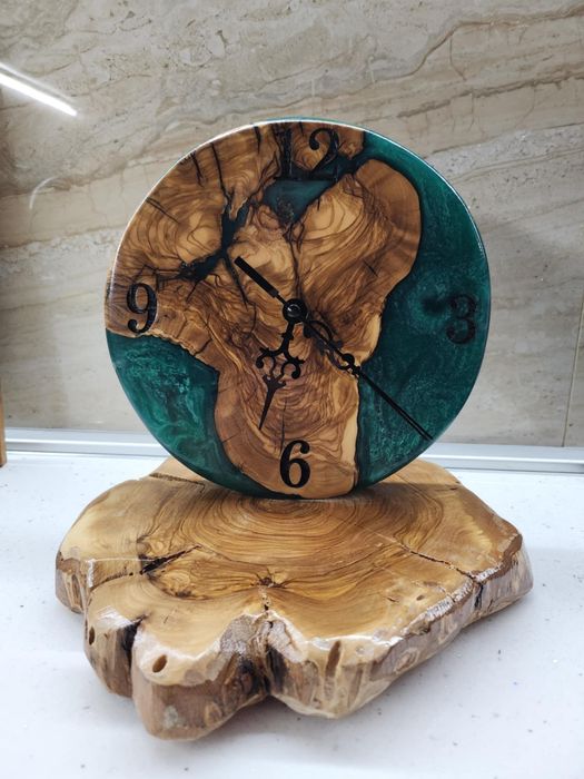 Стенни часовници с епоксидна смола