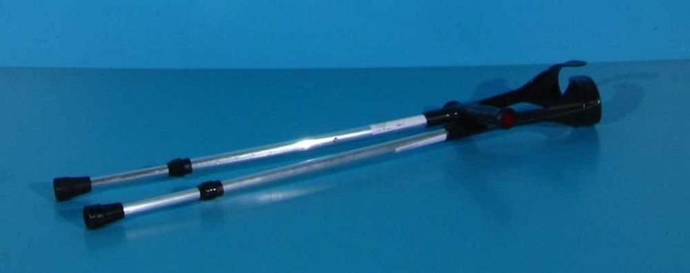 Carje cu sprijin pe antebrat aluminiu Noi / set 2 buc