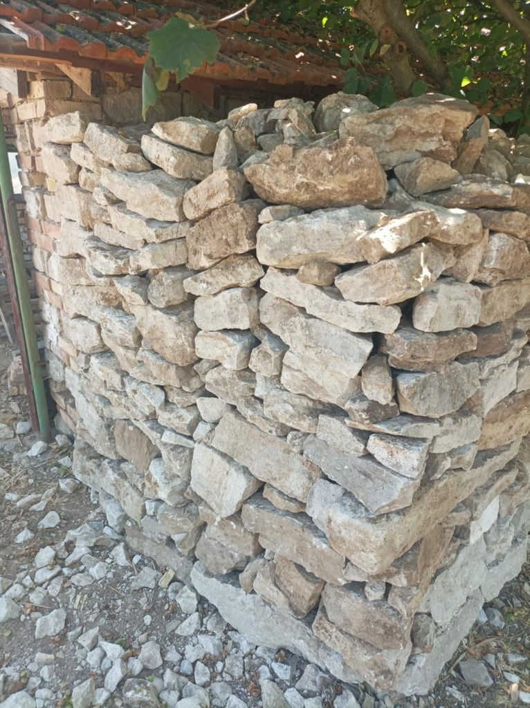 Камък от стара къща