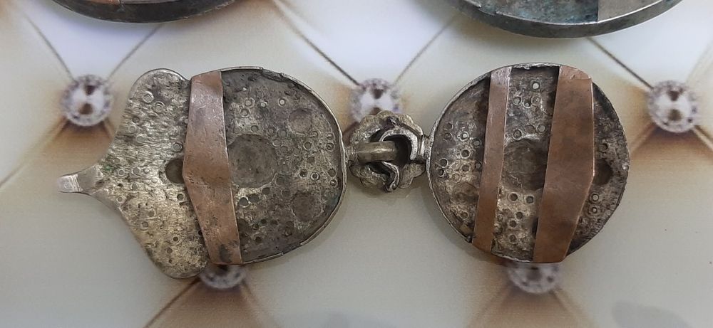 Продават се всичко на куп"стари пафти и ребърни бижута 2.50лв за 1 гра