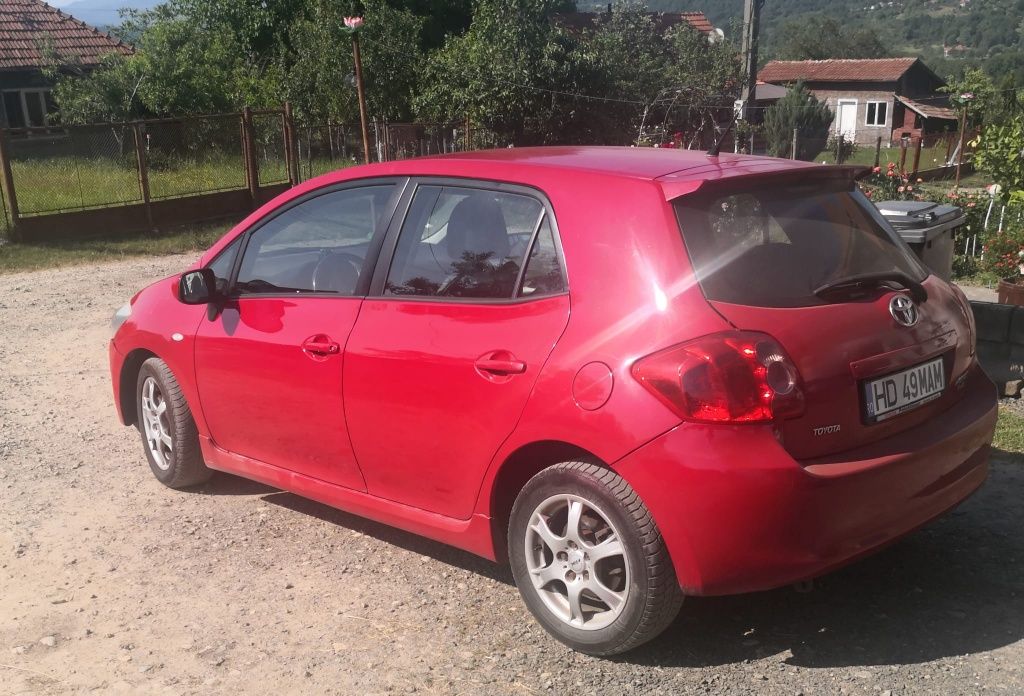 Vând toyota auris