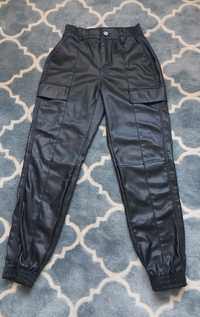 Pantaloni Bershka imitație piele mărime XS