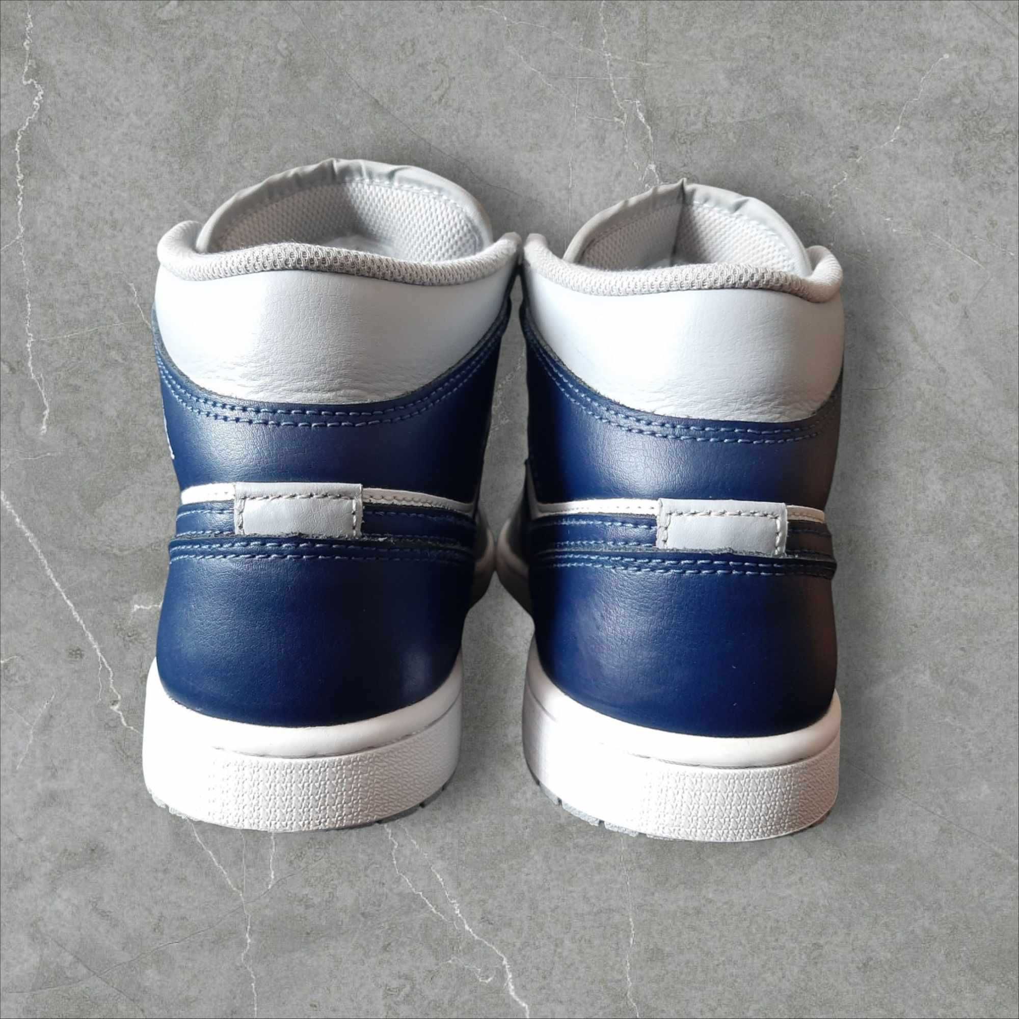 Air Jordan 1 Mid Wolf Grey Midnight Navy