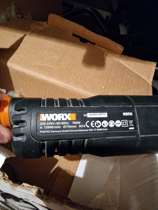 Кабелен Ъглошлайф WORX.