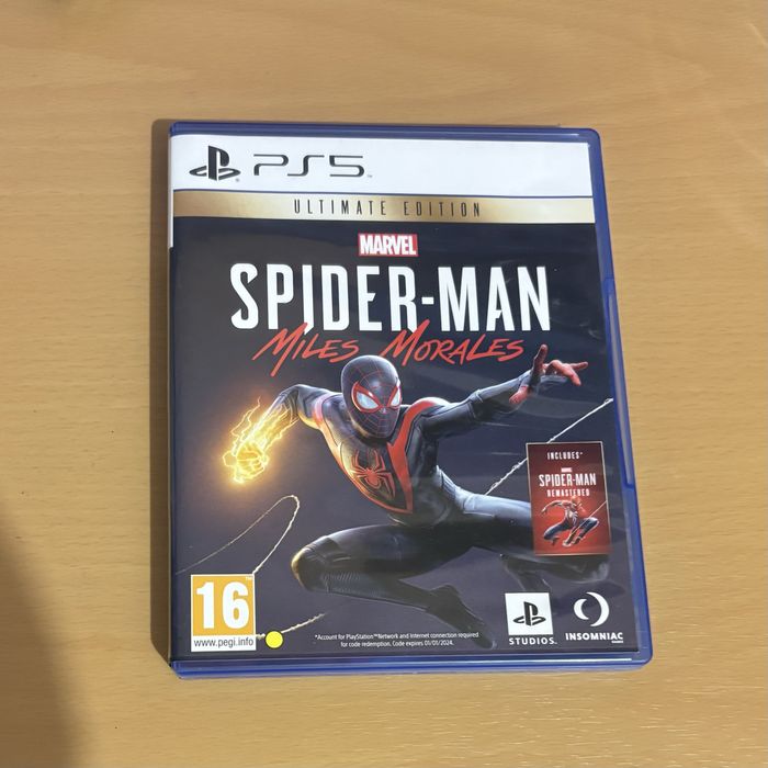 PS5 + 4 игри + FC26 дигитална – Отлично състояние