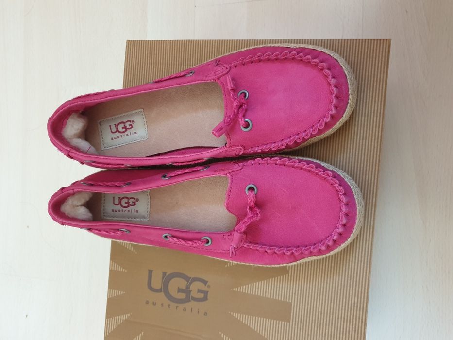 Обувки UGG