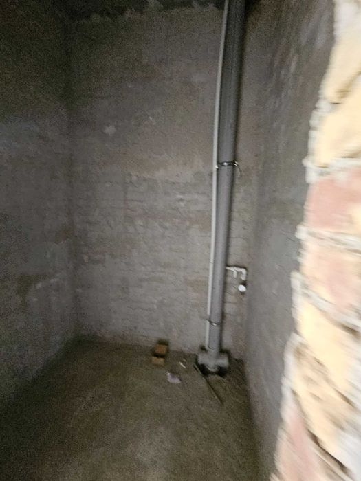 Buxoroda uy xonadon kvartira sotiladi 2 xonali 65m² 1-qavat.