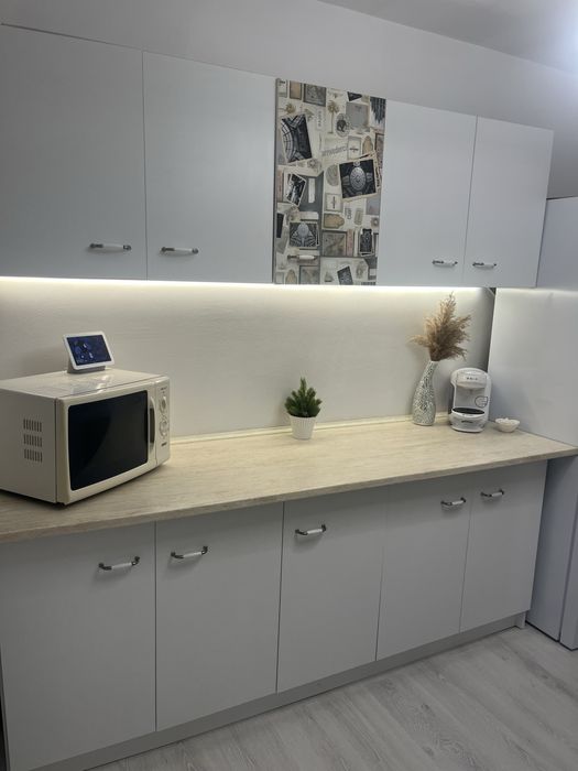 Mobila alba de bucatarie