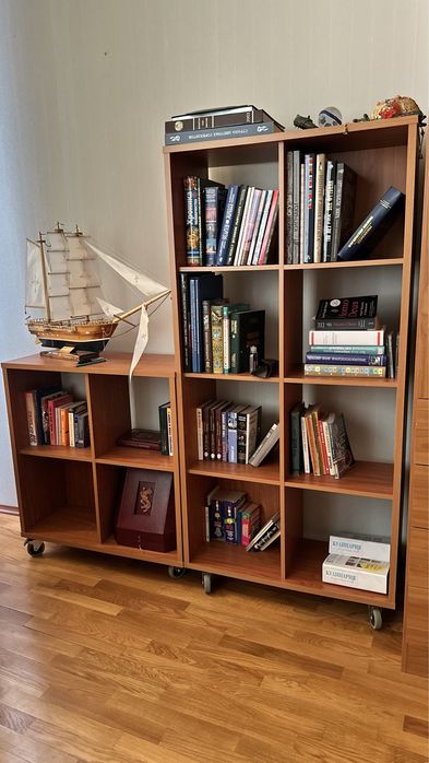 Книжные полки на колесиках