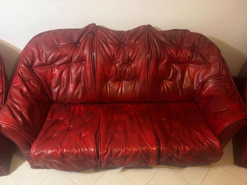 Set canapea + fotolii din piele roșie vintage