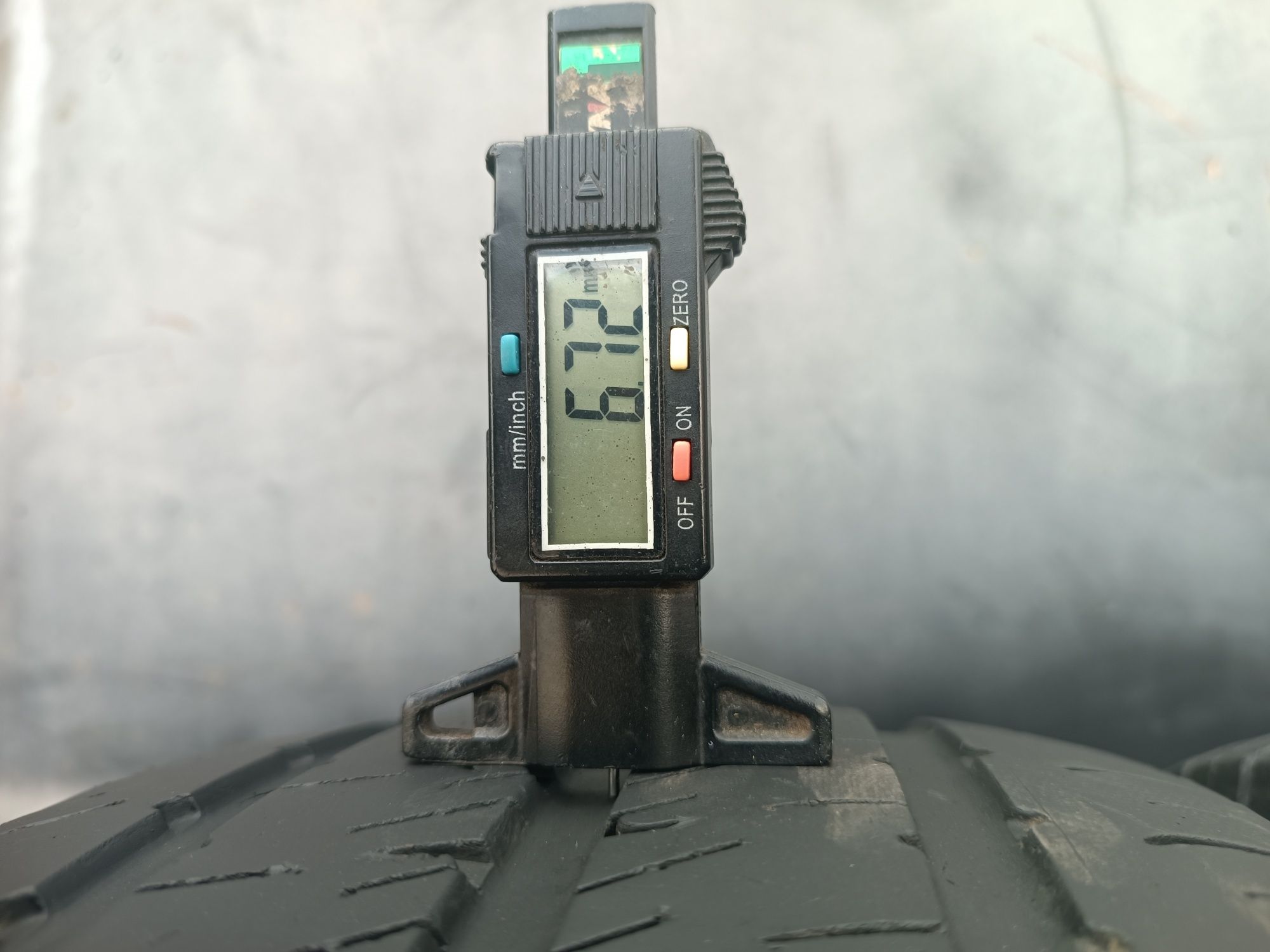 225/75/16 С Uniroyal Дот 1022