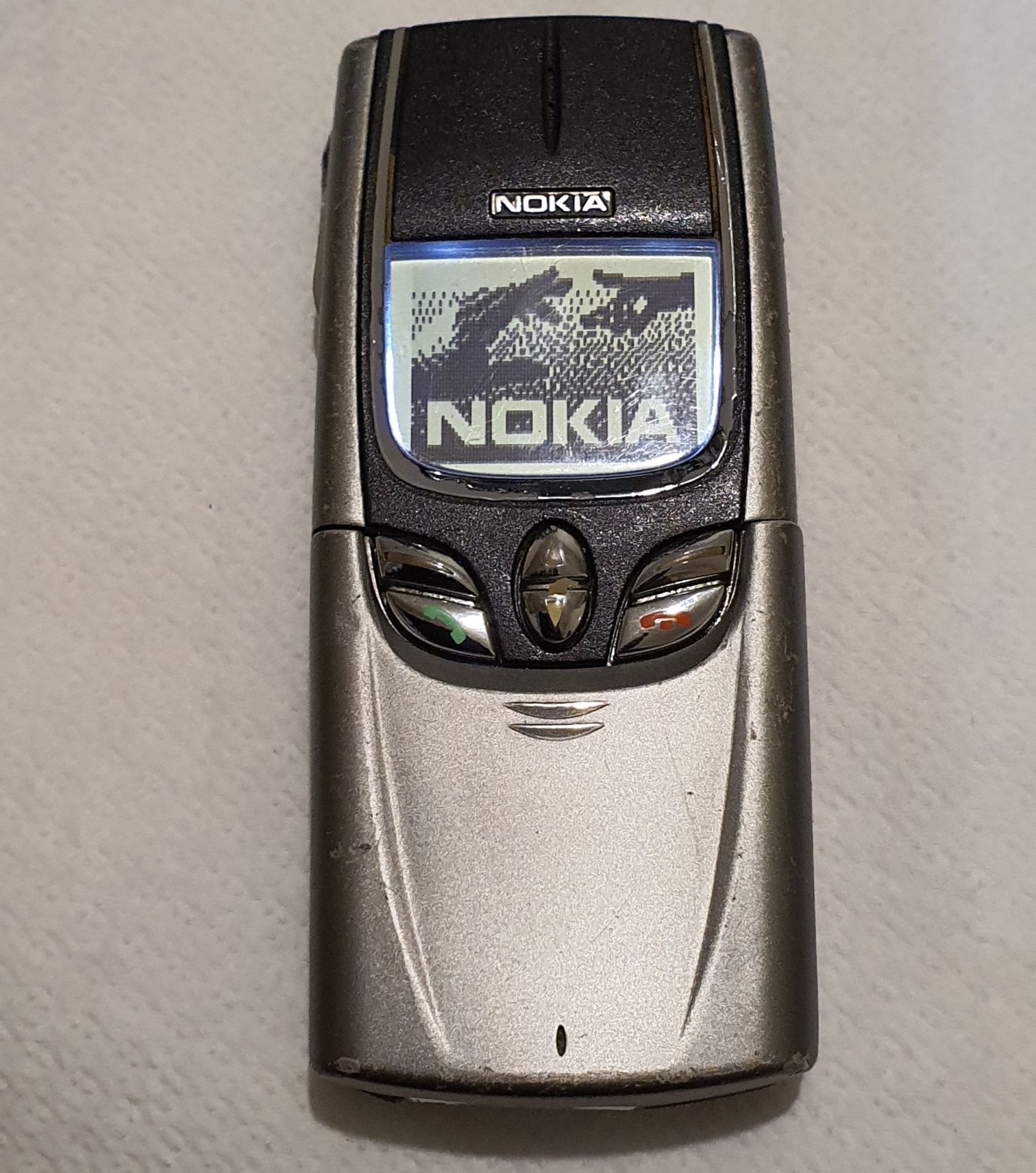 Nokia 8850i, liber retea, carcasa titan, aparat de colectie