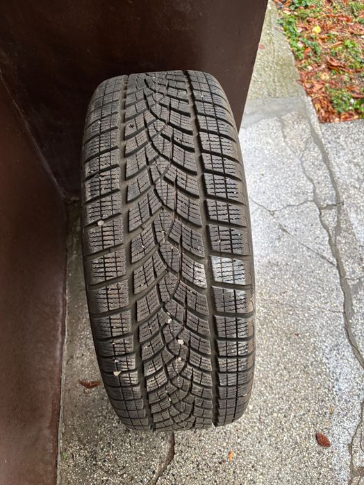 Зимни гуми Goodyear 225/55/18