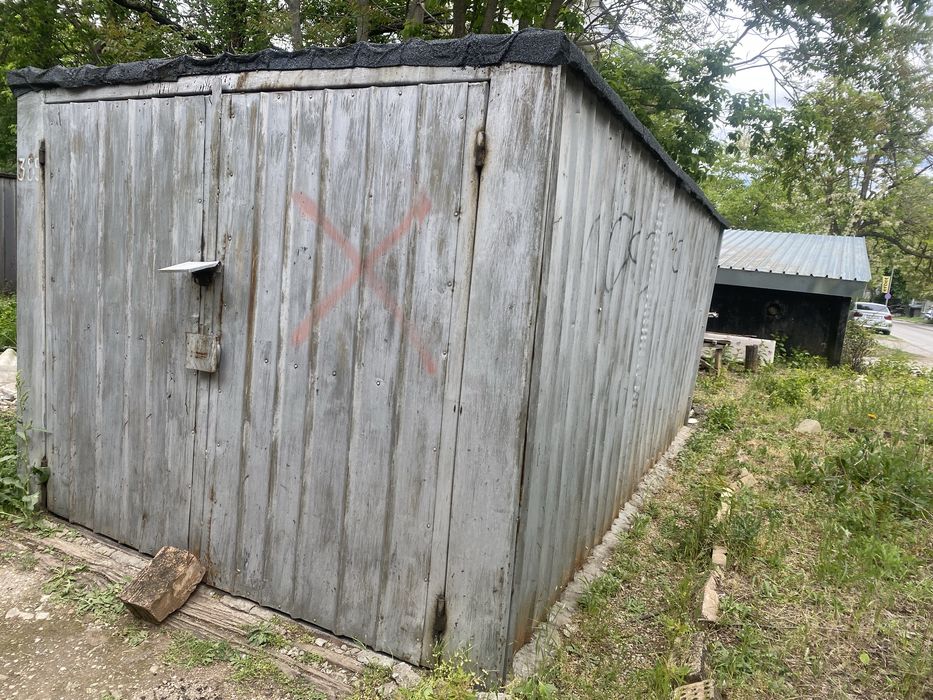 Продавам ламаринен гараж