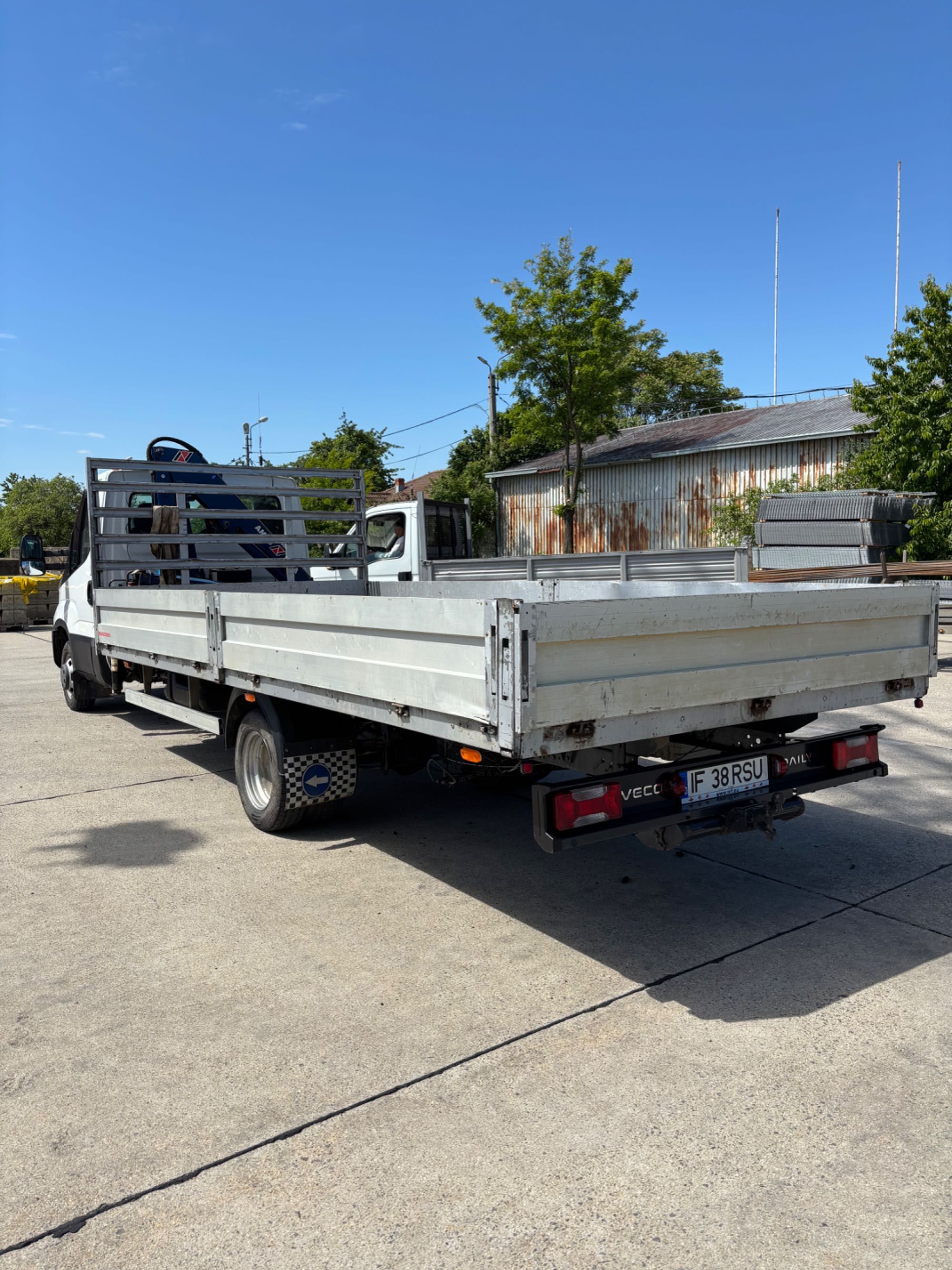 Vand iveco daily cu macara