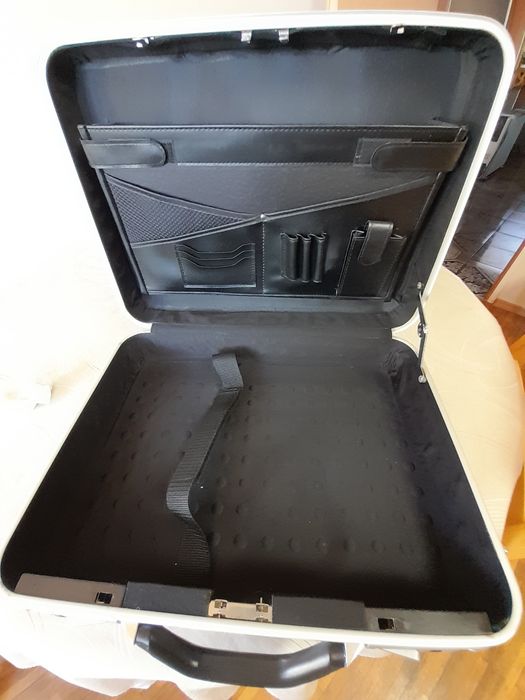 Луксозен куфар за документи