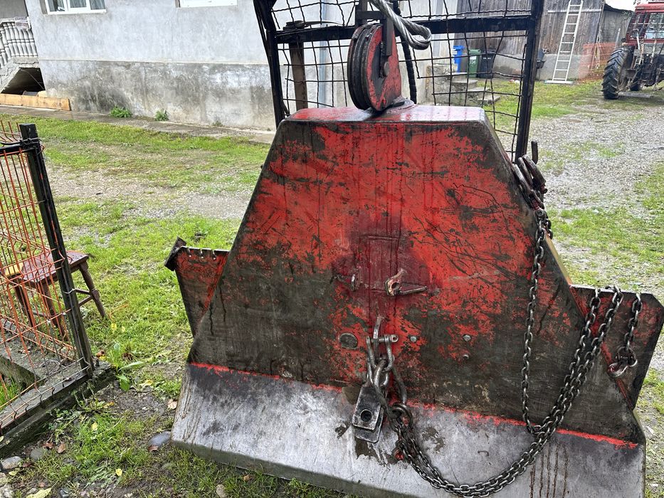 Vand troliu forestier in tiranti