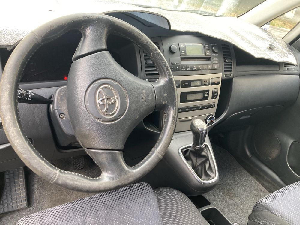 Продавам Toyota Corola Verso