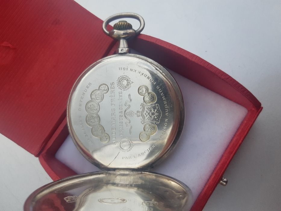 Продавам джобен часовник