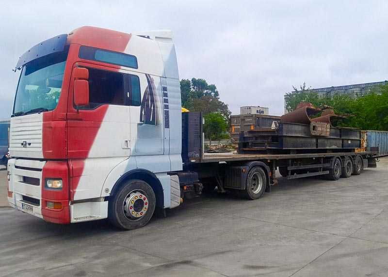Transport Marfă Utilaje Containere cu Trailer/Platformă. Rampe Incluse