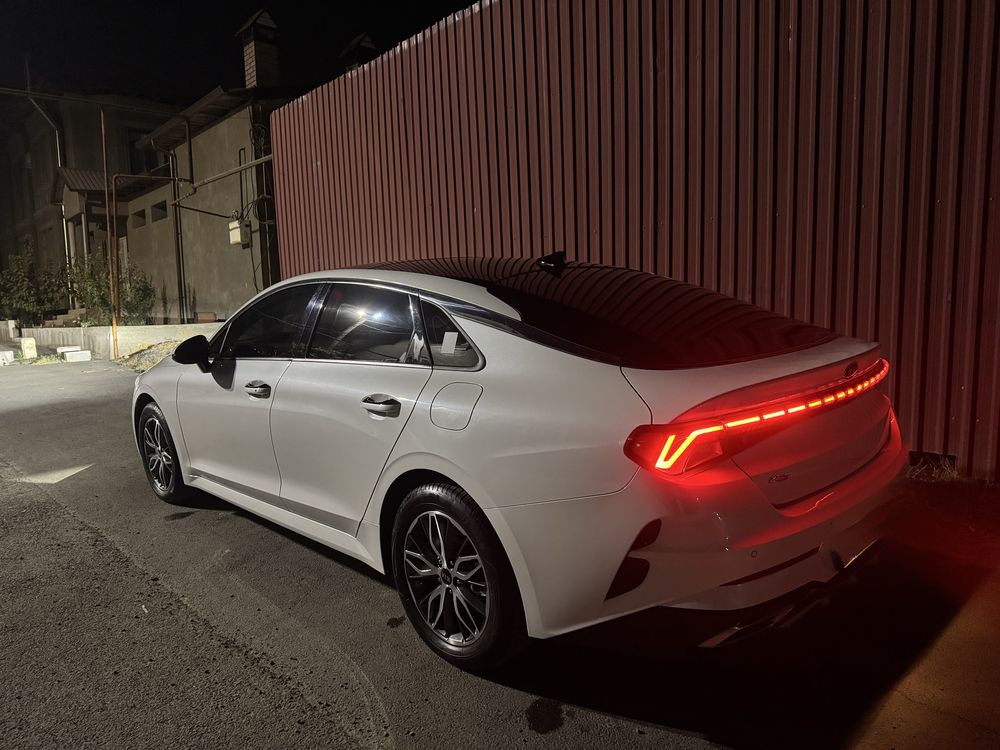 Kia K5, белый жемчук, 2021 года