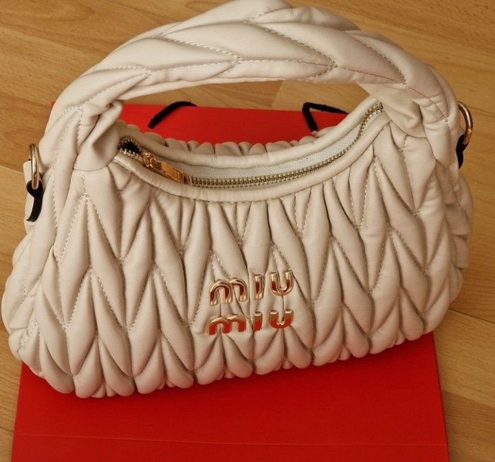 Geanta damă bej,feronerie metalica inscriptionata, curea detasabila