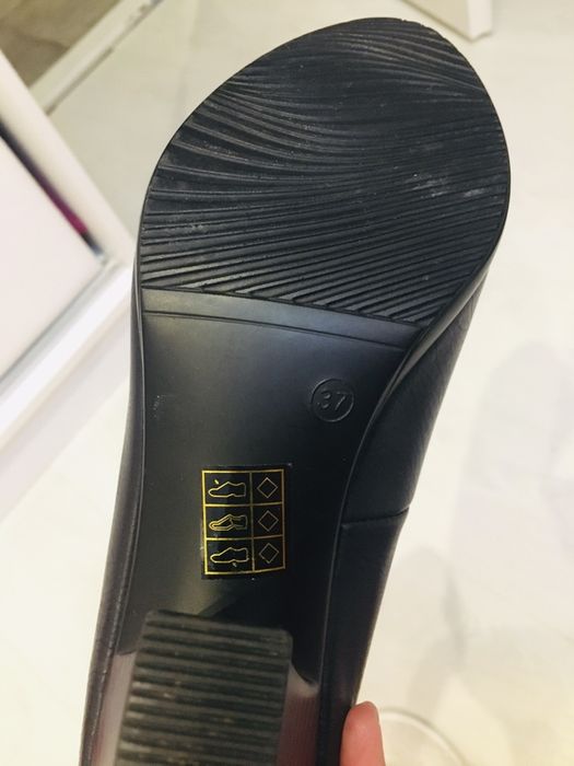 Черни обувки Мегияс