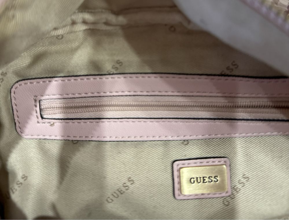 Дамсма чанта Guess