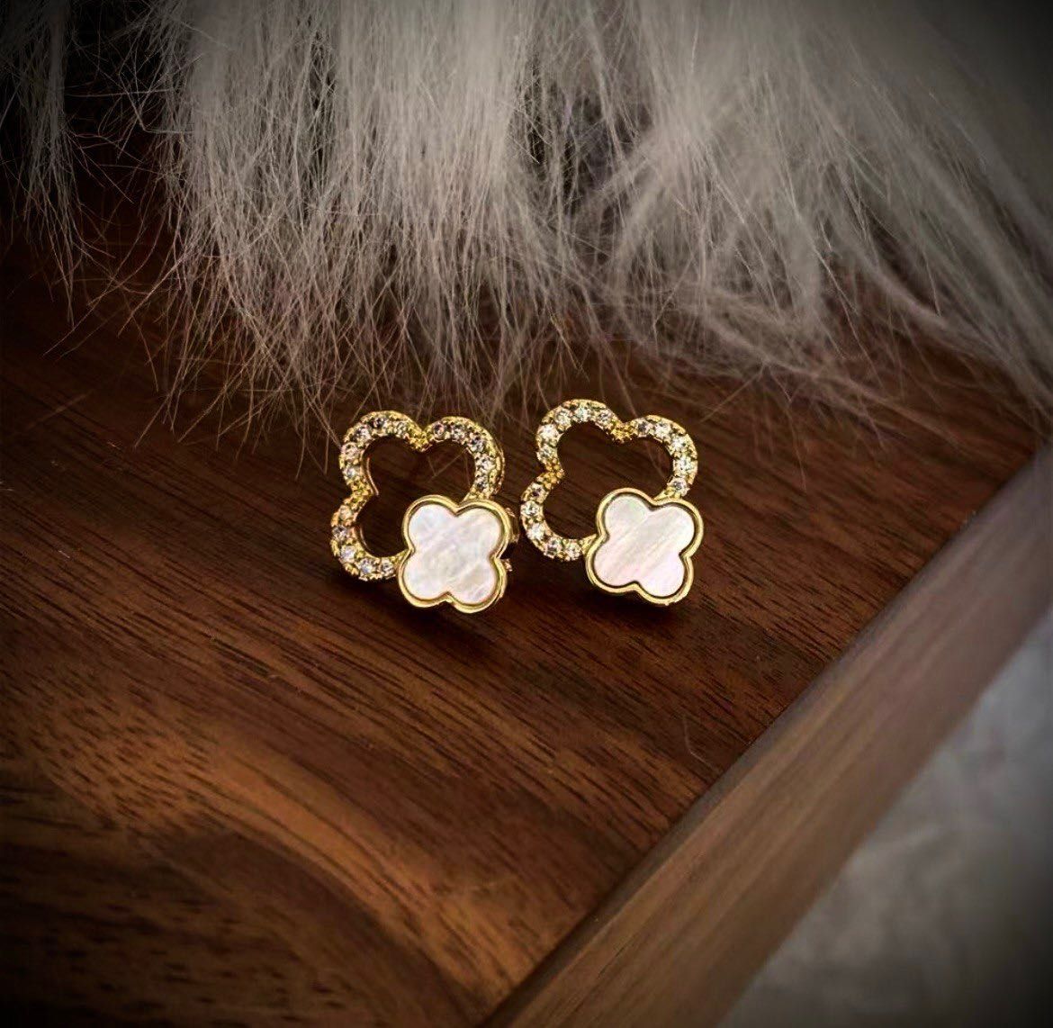 Обеци в стила на Van Cleef. Ван клиф