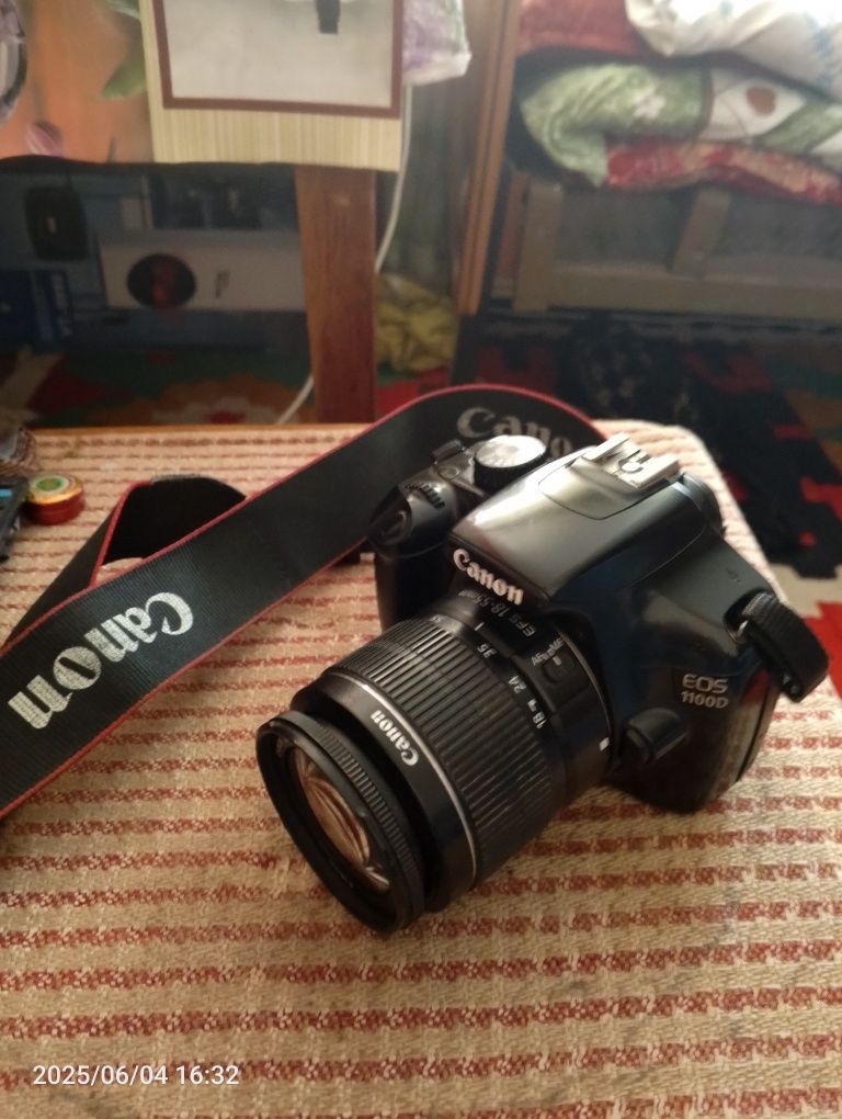 Фотоаппарат Canon EOS1100D