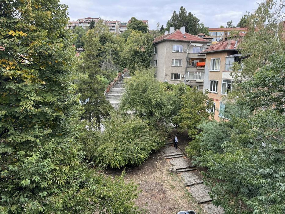 Продавам тристаен апартамент
