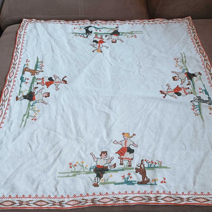 Стар български ковьор с народни мотиви - 60/60см