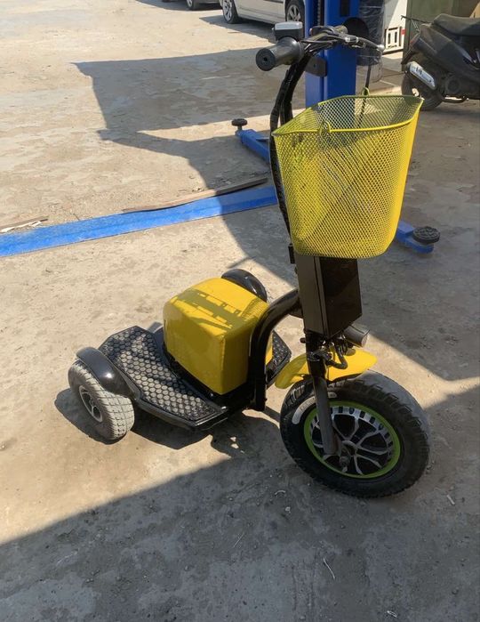 Продава се електрическа триколка