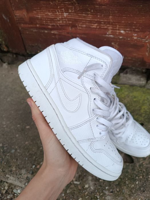 jordan 1 mid triple white 40