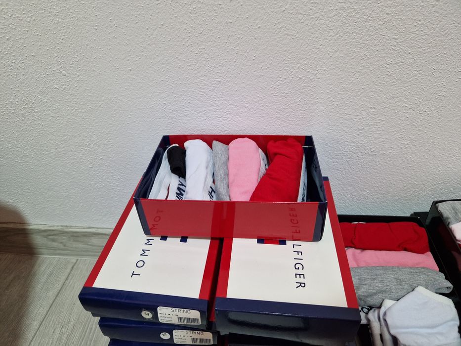 Vând set Victoria's Secret, chiloti ck și Tommy(dama)